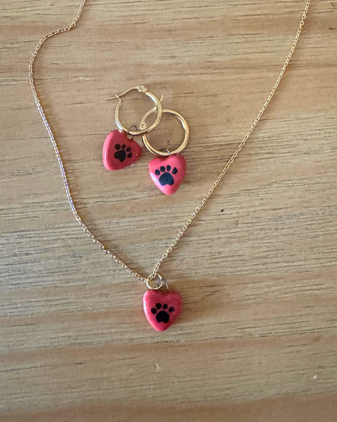 Collana dorata — Cuore rosso con zampetta