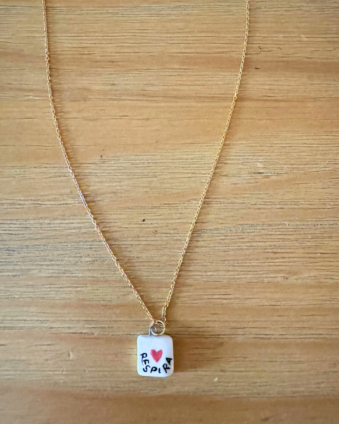 Collana dorata — Respira
