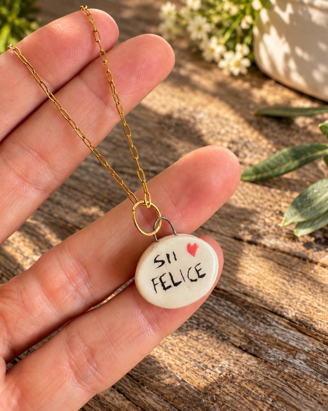Collana dorata con ciondolo ovale SII FELICE fatto a mano