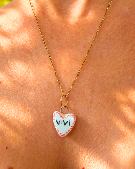 Collana dorata con cuore bianco VIVI fatta a mano
