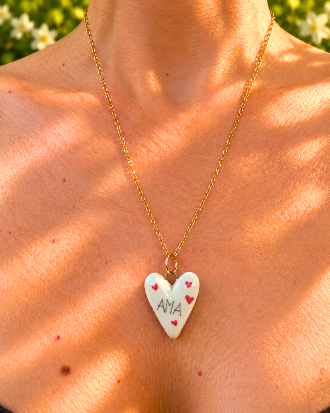 Collana dorata con cuore AMA fatta a mano
