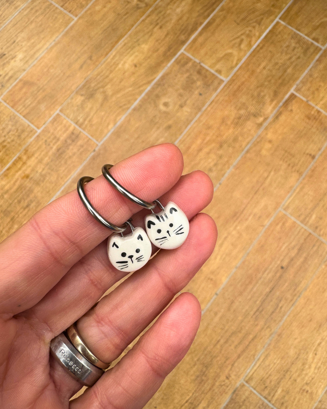 orecchini in ceramica gattini bianchi