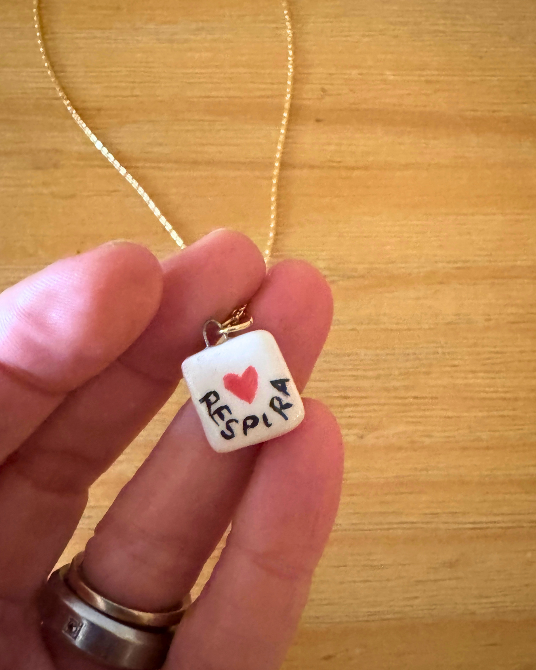 Collana dorata — Respira