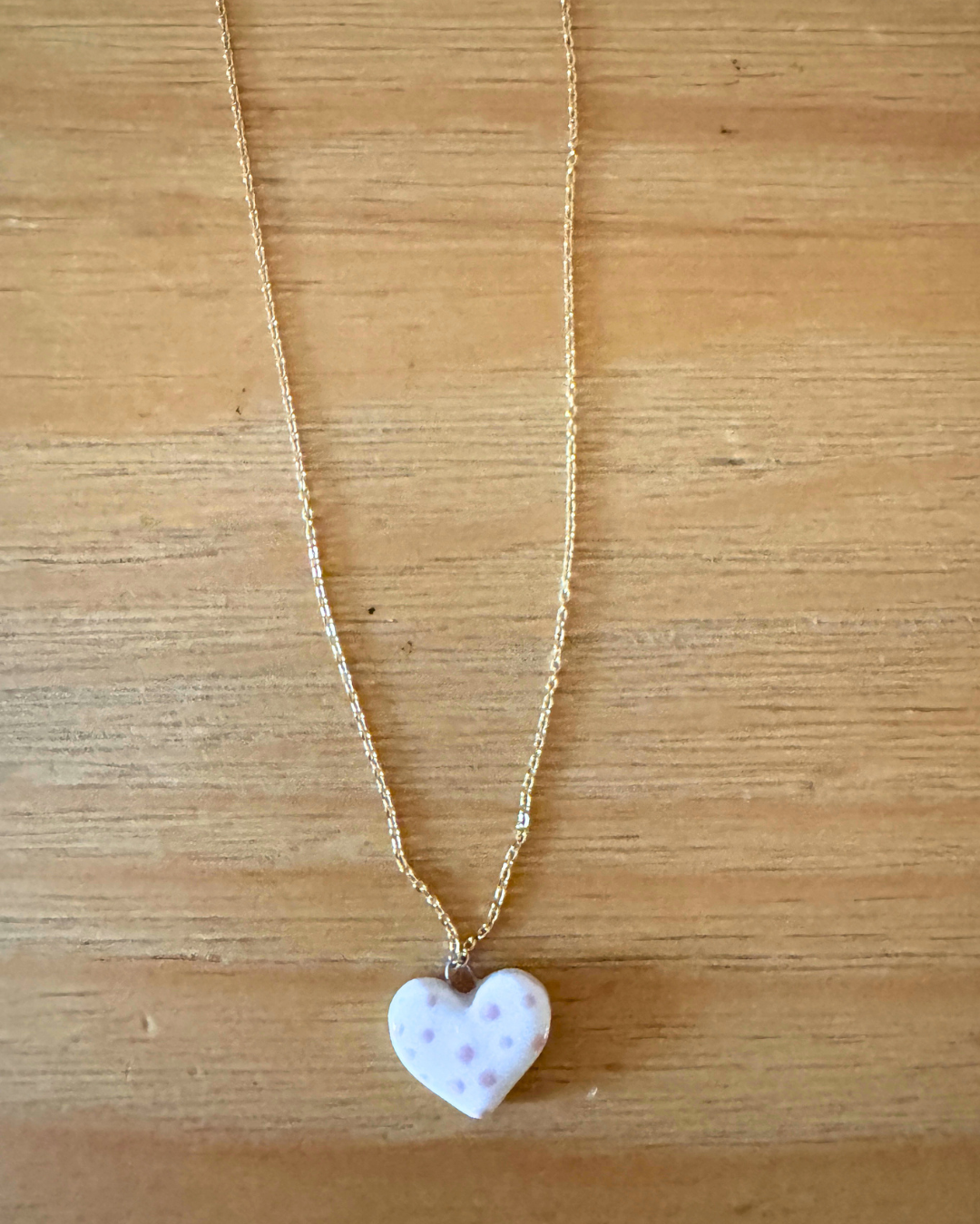 Collana dorata — Cuore bianco pois rosa