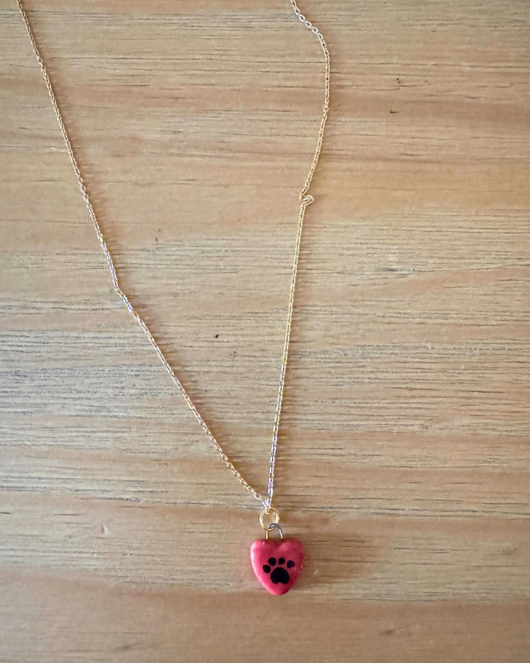 Collana dorata — Cuore rosso con zampetta