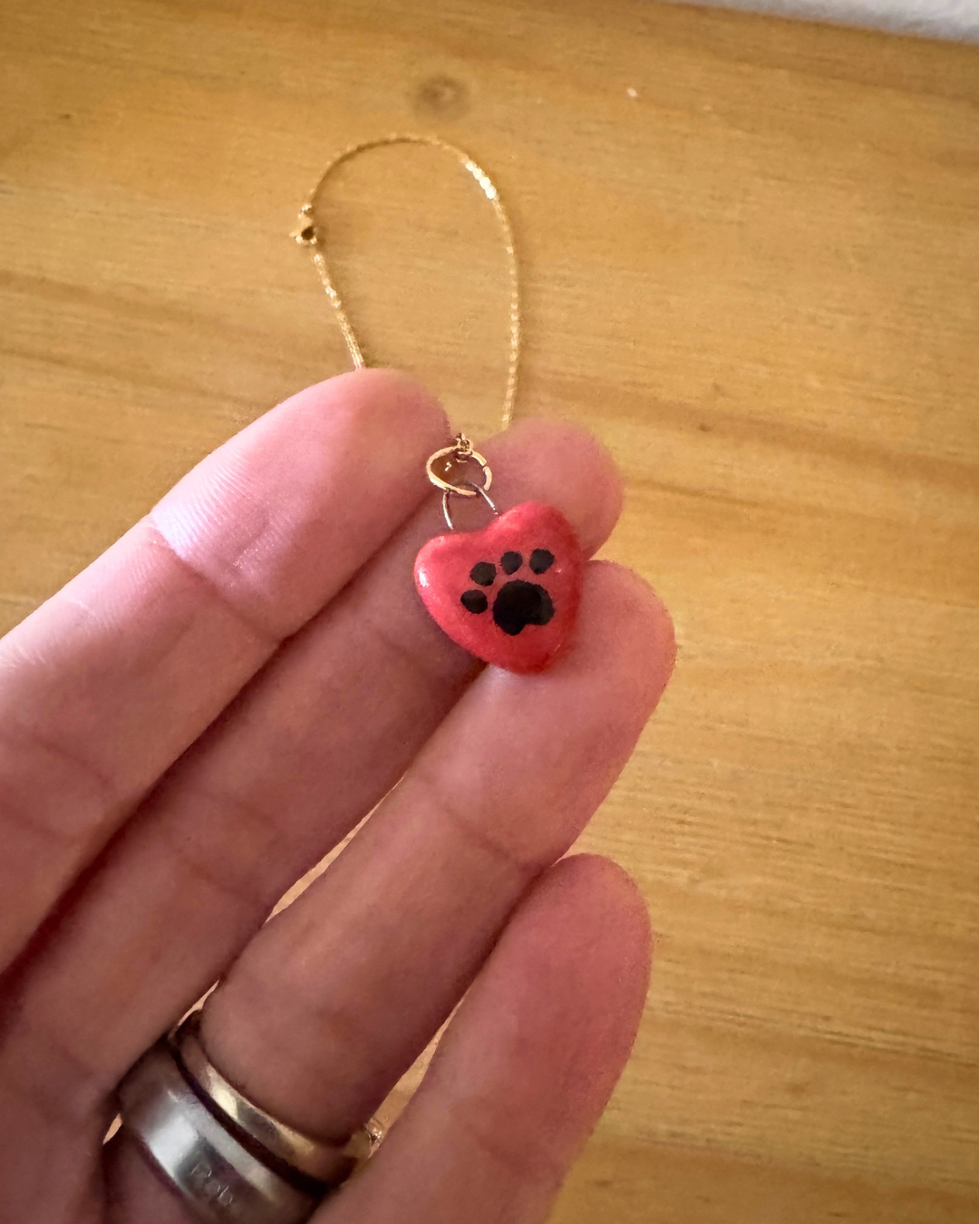 Collana dorata — Cuore rosso con zampetta