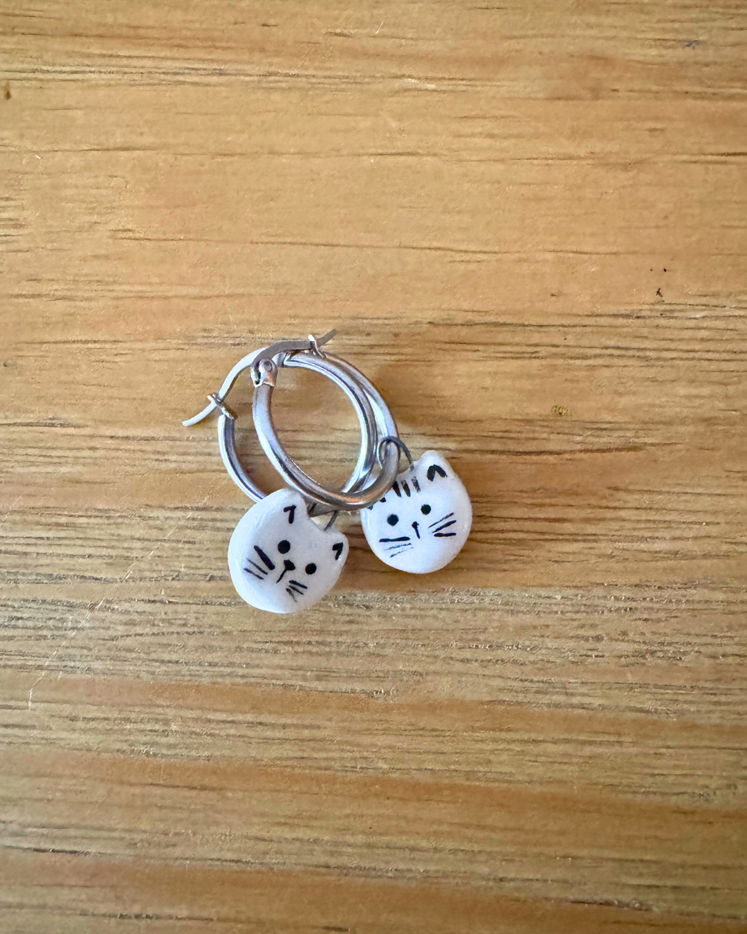orecchini in ceramica gattini bianchi